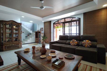 Casa de condomínio para alugar com 306m², 3 quartos e 2 vagasSala