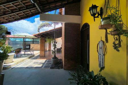 Casa de condomínio para alugar com 306m², 3 quartos e 2 vagasQuintal