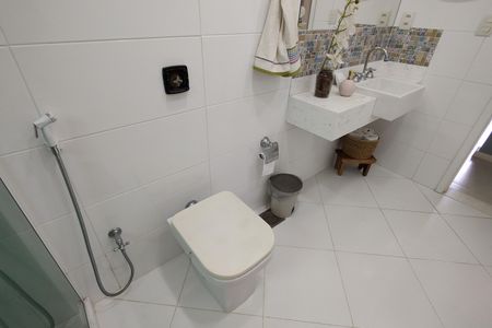 Casa de condomínio para alugar com 306m², 3 quartos e 2 vagasBanheiro Social