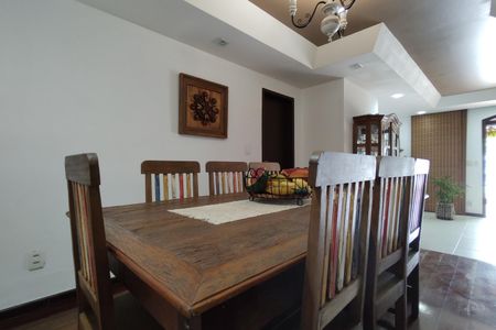 Casa de condomínio para alugar com 306m², 3 quartos e 2 vagasSala