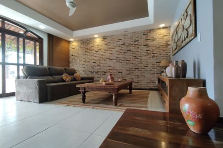 Casa de condomínio para alugar com 306m², 3 quartos e 2 vagasSala