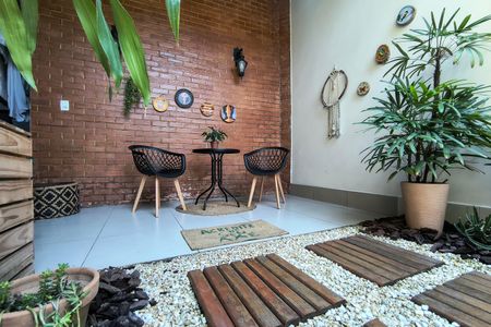 Casa de condomínio para alugar com 306m², 3 quartos e 2 vagasQuintal