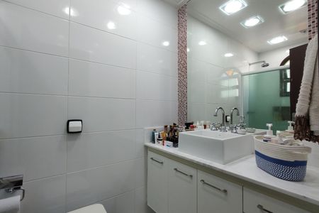 Casa de condomínio para alugar com 306m², 3 quartos e 2 vagasBanheiro da Suíte 1