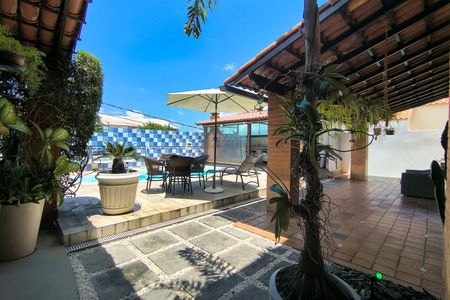 Casa de condomínio para alugar com 306m², 3 quartos e 2 vagasQuintal