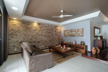 Casa de condomínio para alugar com 306m², 3 quartos e 2 vagasSala