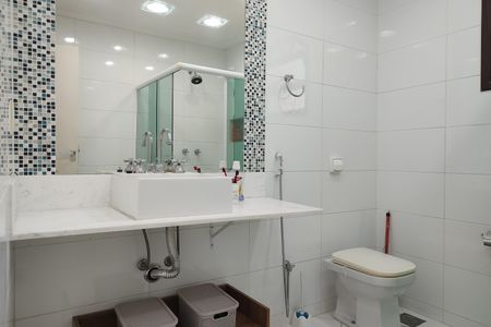 Casa de condomínio para alugar com 306m², 3 quartos e 2 vagasBanheiro da Suíte 2