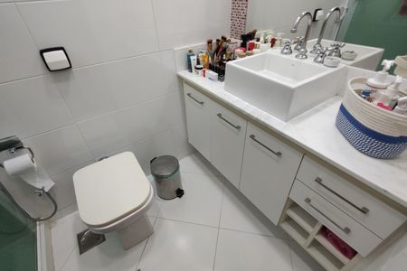 Casa de condomínio para alugar com 306m², 3 quartos e 2 vagasBanheiro da Suíte 1