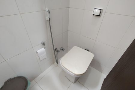 Casa de condomínio para alugar com 306m², 3 quartos e 2 vagasLavabo