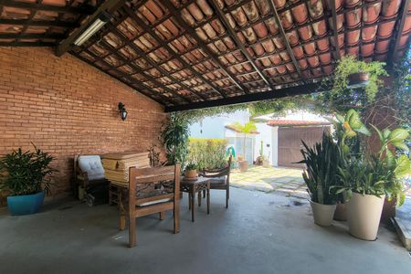 Casa de condomínio para alugar com 306m², 3 quartos e 2 vagasVaranda