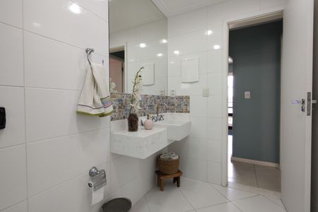 Casa de condomínio para alugar com 306m², 3 quartos e 2 vagasBanheiro Social