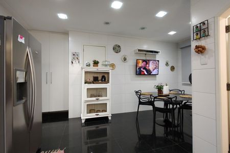 Casa de condomínio para alugar com 306m², 3 quartos e 2 vagasCozinha - Armários