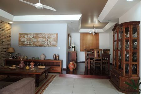 Casa de condomínio para alugar com 306m², 3 quartos e 2 vagasSala