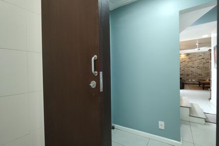 Casa de condomínio para alugar com 306m², 3 quartos e 2 vagasHall