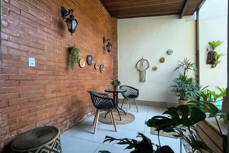 Casa de condomínio para alugar com 306m², 3 quartos e 2 vagasQuintal