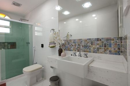 Casa de condomínio para alugar com 306m², 3 quartos e 2 vagasBanheiro Social