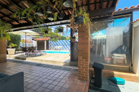 Casa de condomínio para alugar com 306m², 3 quartos e 2 vagasQuintal