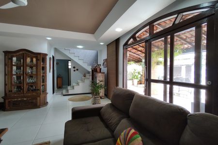 Casa de condomínio para alugar com 306m², 3 quartos e 2 vagasSala