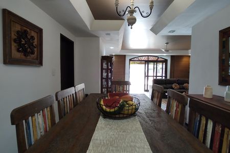 Casa de condomínio para alugar com 306m², 3 quartos e 2 vagasSala