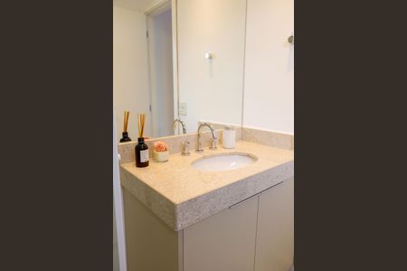 Apartamento à venda com 254m², 4 quartos e 4 vagasBanheiro da Suíte 1