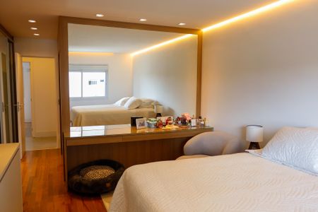 Apartamento à venda com 254m², 4 quartos e 4 vagasQuarto 4 - Suíte