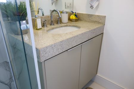 Apartamento à venda com 254m², 4 quartos e 4 vagasBanheiro da Suíte 2