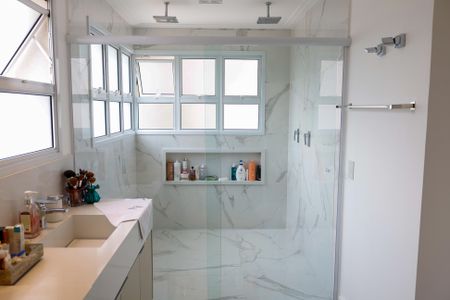 Apartamento à venda com 254m², 4 quartos e 4 vagasBanheiro da Suíte 4