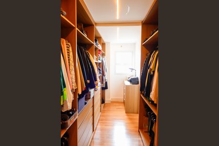 Apartamento à venda com 254m², 4 quartos e 4 vagasCloset da suíte 4