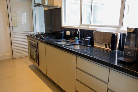 Apartamento à venda com 254m², 4 quartos e 4 vagasCozinha