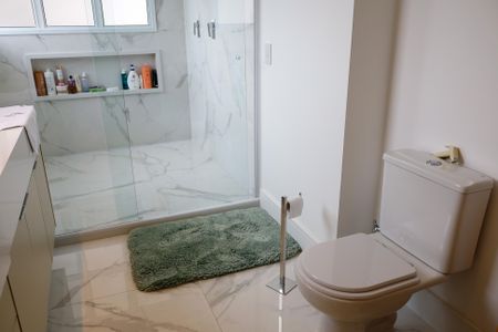 Apartamento à venda com 254m², 4 quartos e 4 vagasBanheiro da Suíte 4