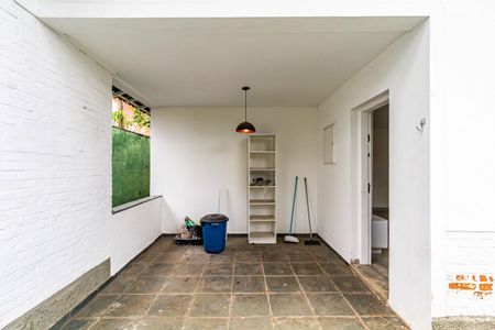 Casa para alugar com 400m², 4 quartos e 5 vagas Casa para alugar com 400m², 4 quartos e 5 vagasVaranda