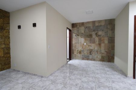Sala de casa à venda com 2 quartos, 120m² em Taquara, Rio de Janeiro