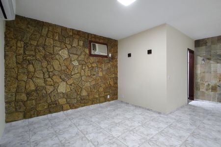 Sala de casa à venda com 2 quartos, 120m² em Taquara, Rio de Janeiro