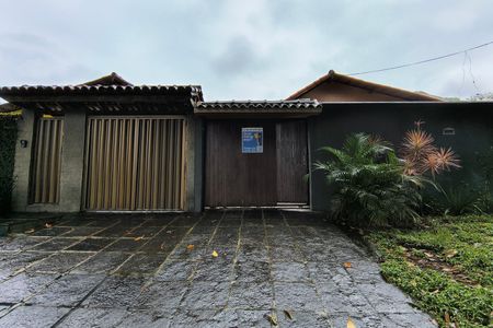 Casa à venda com 120m², 2 quartos e 1 vaga Casa à venda com 120m², 2 quartos e 1 vagaFachada