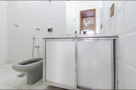 Casa para alugar com 360m², 5 quartos e 2 vagasBanheiro suíte