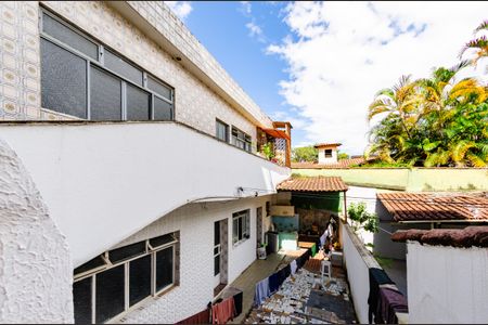 Casa para alugar com 360m², 5 quartos e 2 vagasCasas de fundo