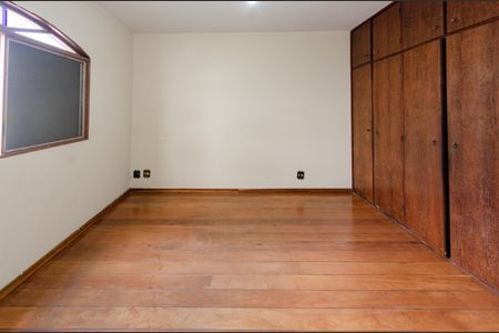 Casa para alugar com 360m², 5 quartos e 2 vagasSuíte