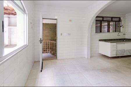 Casa para alugar com 360m², 5 quartos e 2 vagasCozinha