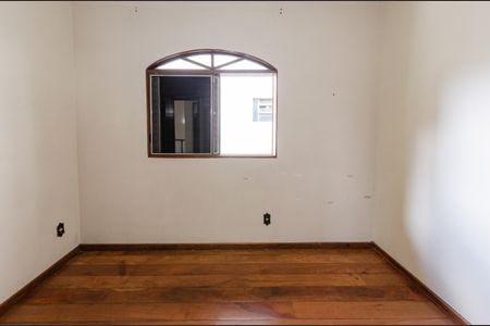 Casa para alugar com 360m², 5 quartos e 2 vagasQuarto 3