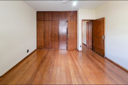 Casa para alugar com 360m², 5 quartos e 2 vagasSuíte