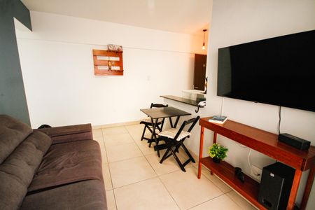 Sala de apartamento para alugar com 2 quartos, 65m² em Guilhermina, Praia Grande