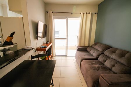 Sala de apartamento para alugar com 2 quartos, 65m² em Guilhermina, Praia Grande