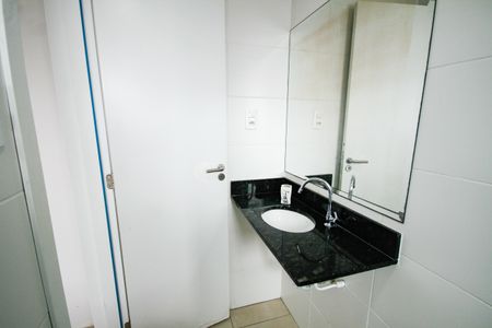 Apartamento para alugar com 65m², 2 quartos e 1 vaga Apartamento para alugar com 65m², 2 quartos e 1 vagaBanheiro da Suíte 1