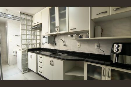 Apartamento para alugar com 100m², 3 quartos e 2 vagas Apartamento para alugar com 100m², 3 quartos e 2 vagasCozinha e Área de Serviço