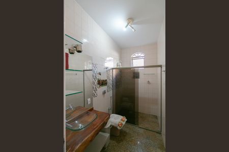 Casa à venda com 360m², 3 quartos e 4 vagasBanheiro Social