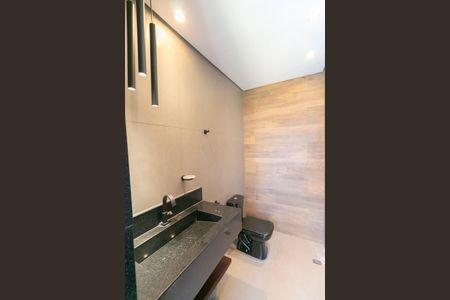 Casa à venda com 360m², 3 quartos e 4 vagasBanheiro da piscina 