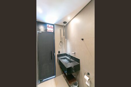Casa à venda com 360m², 3 quartos e 4 vagasBanheiro da piscina 