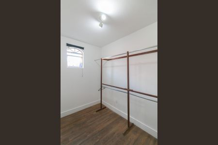 Casa à venda com 360m², 3 quartos e 4 vagasSuíte