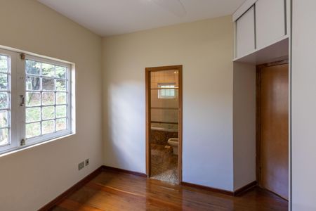 Casa à venda com 200m², 4 quartos e 2 vagasSuíte 1