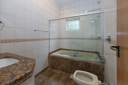 Banheiro da Suíte 1 de casa à venda com 4 quartos, 200m² em Vila Maria do Carmo, Nova Lima