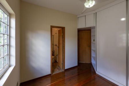 Casa à venda com 200m², 4 quartos e 2 vagasSuíte 1